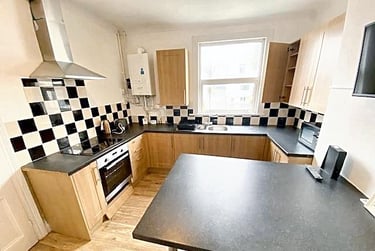 3 bed house, West Hill Road, Mutley, Plymouth, PL47LF - Image 2